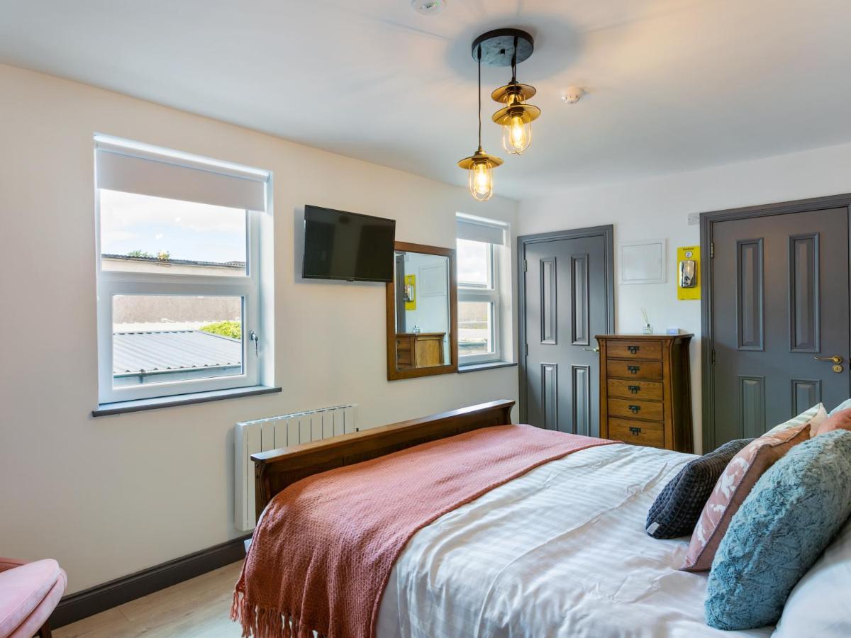 Macs Townhouse Dungarvan ダンガーバン エクステリア 写真