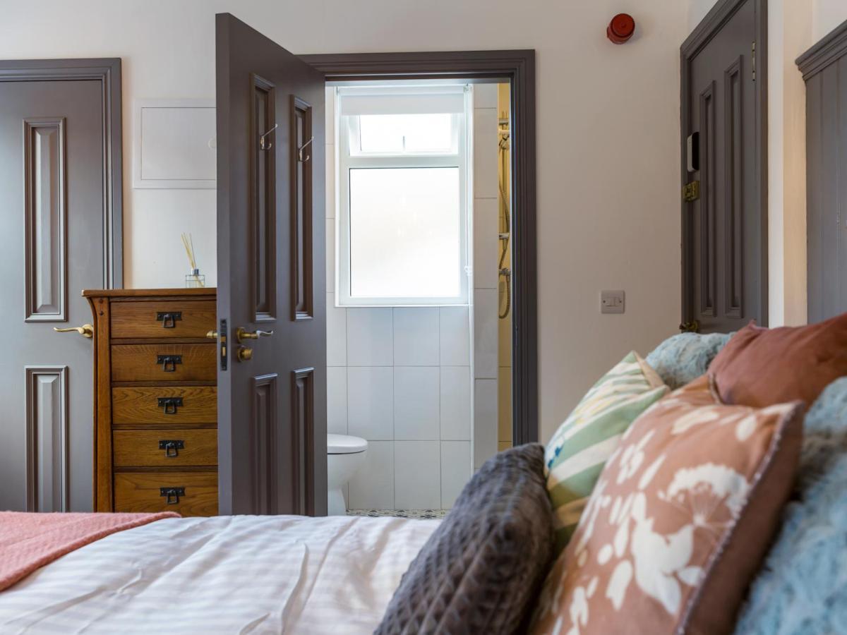 Macs Townhouse Dungarvan ダンガーバン エクステリア 写真